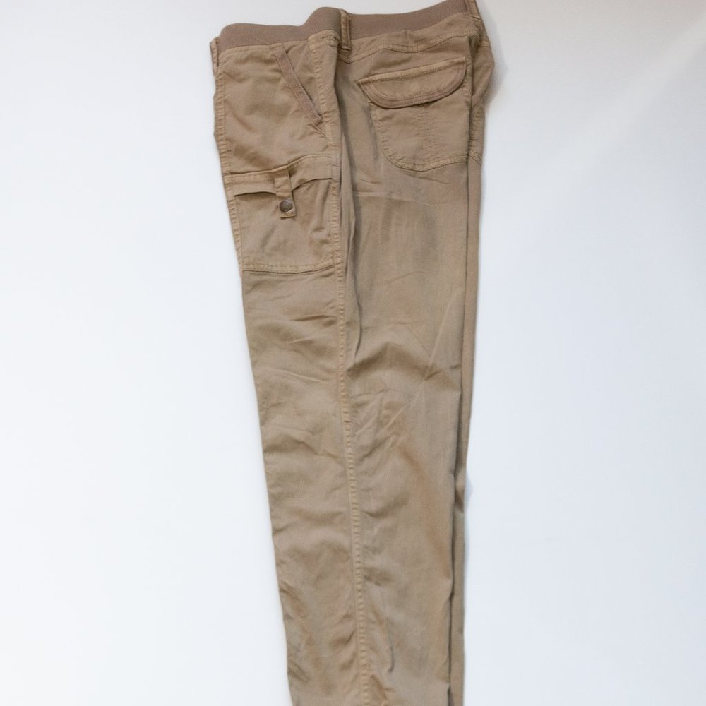 Khaki Capri length Sonoma Brand capris pockets
